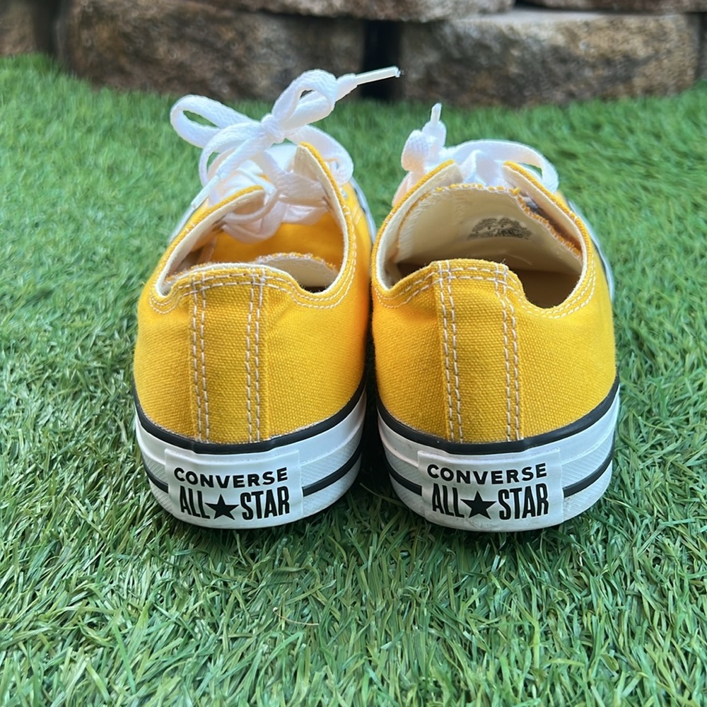 Chuck Taylor All Star Canvas Low-Top - Picture 4 of 9